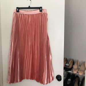 Metallic pink pleated skirt